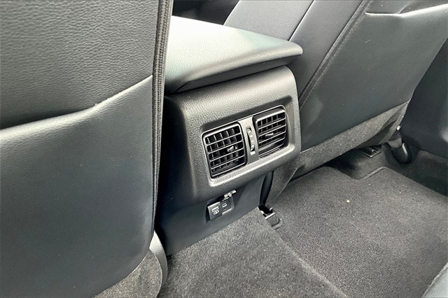 2025 Toyota Camry SE photo 23