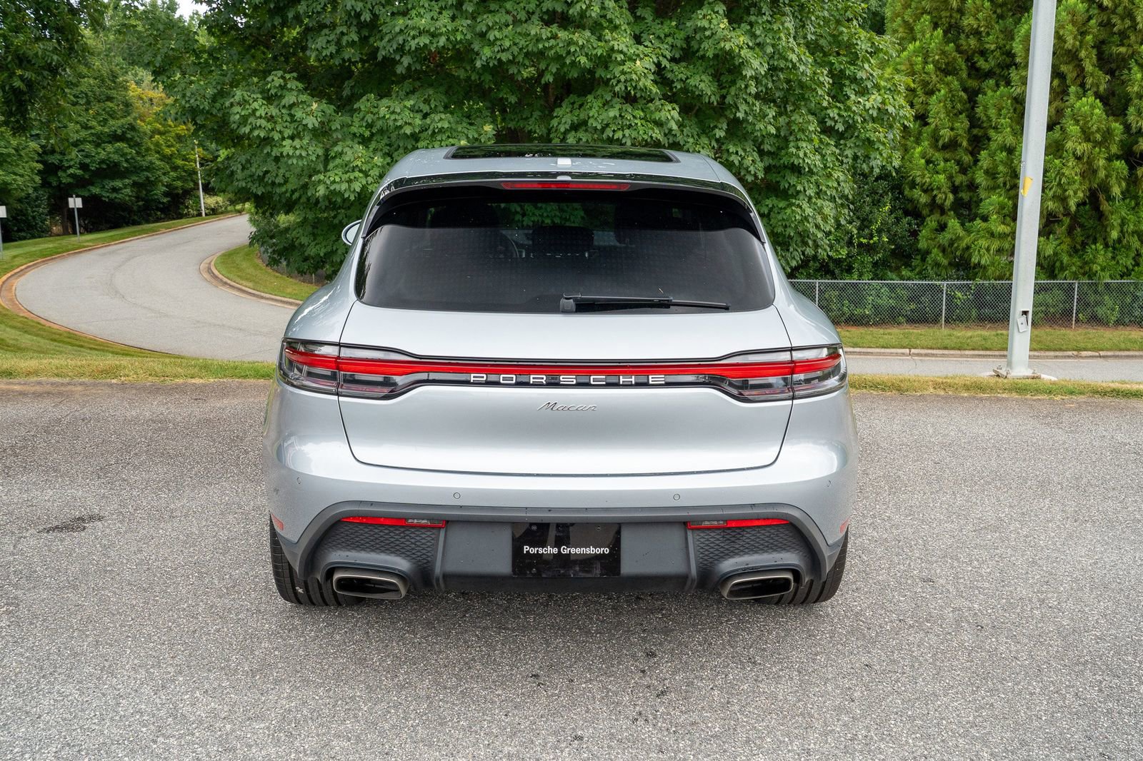2024 Porsche Macan Base photo 10