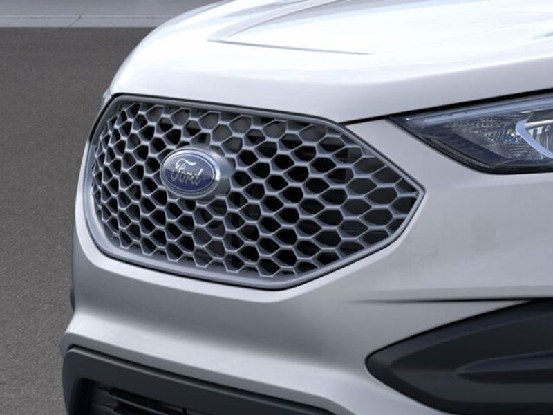 2024 Ford Edge SE photo 17