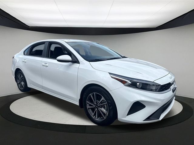 2022 Kia Forte LXS photo 2