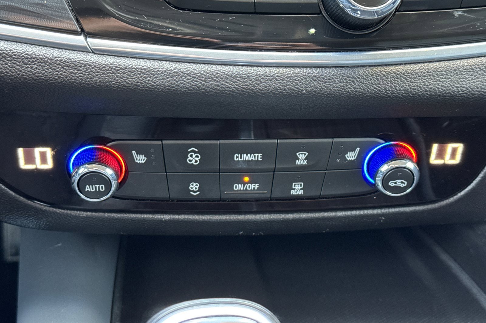 2021 Buick Enclave Essence photo 24