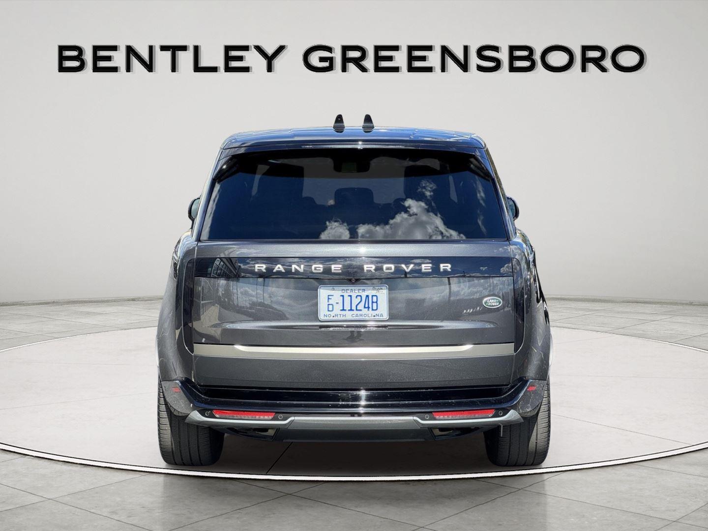 2023 Land Rover Range Rover SE photo 4