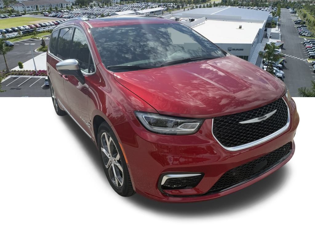 2026 Chrysler Pacifica Pinnacle photo 2