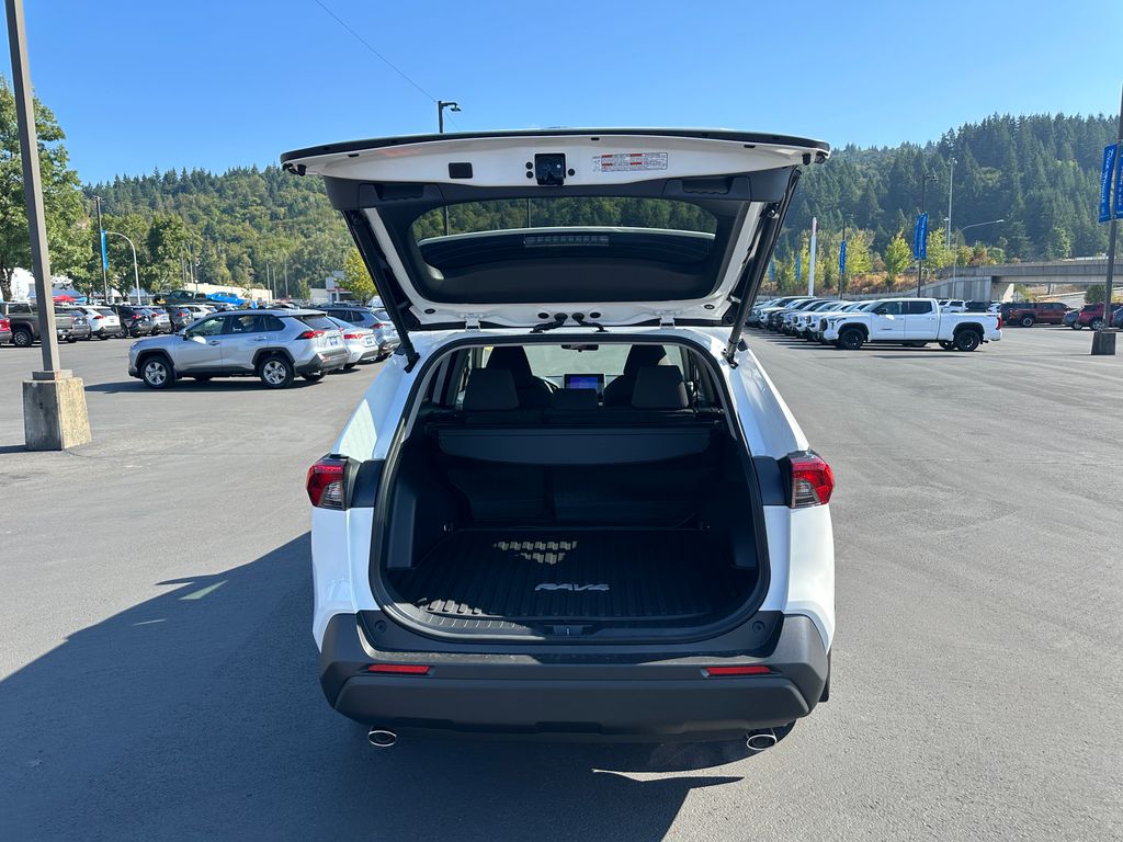 2025 Toyota RAV4 Hybrid XLE photo 12