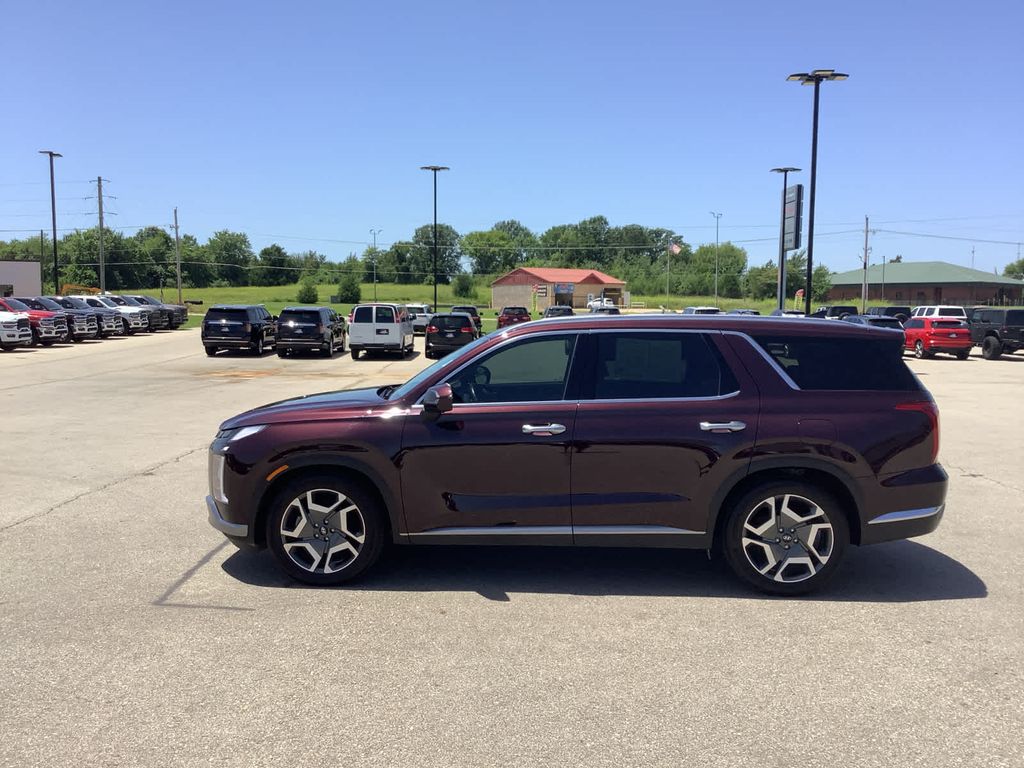 2024 Hyundai Palisade Limited photo 3