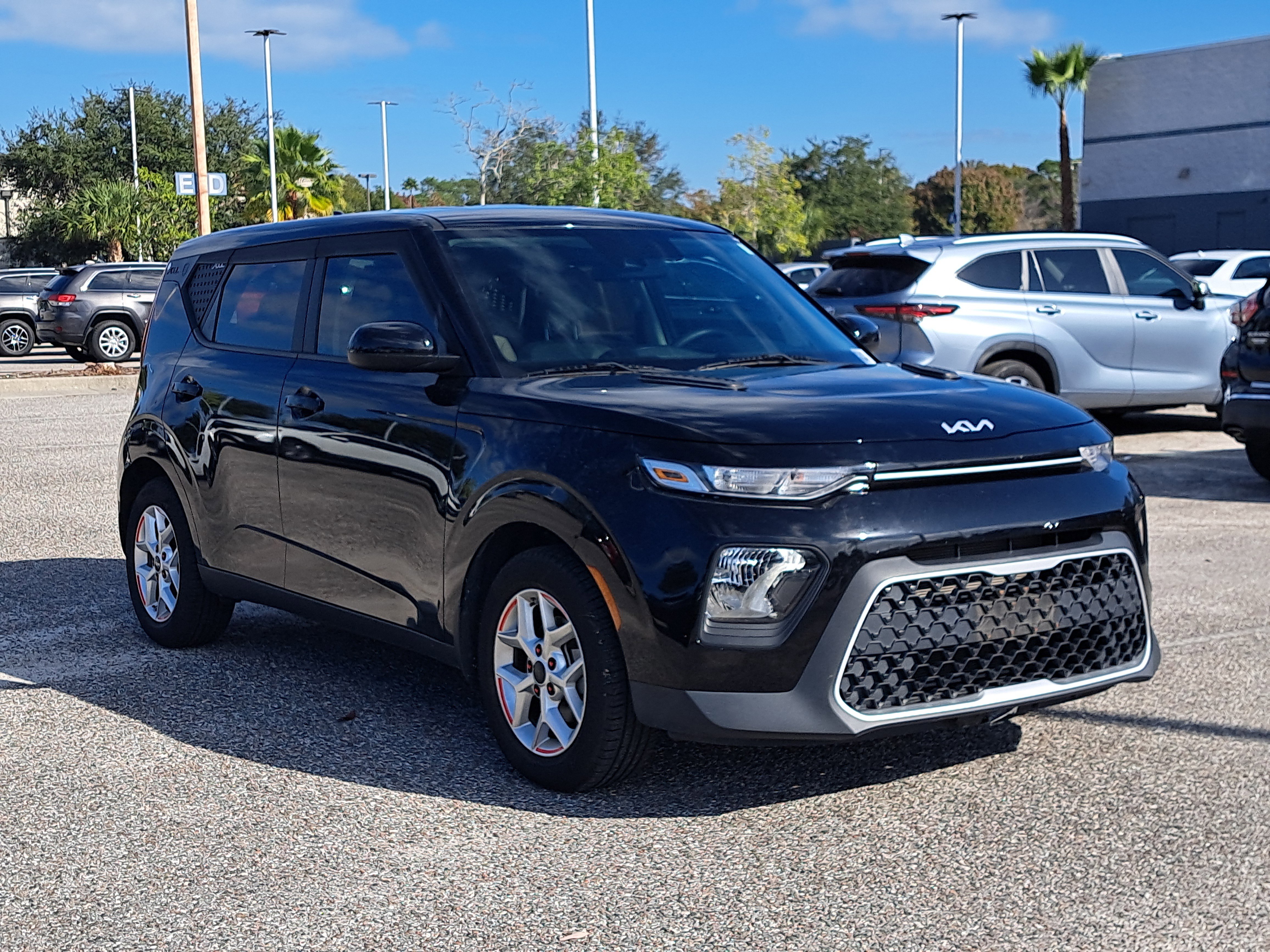 2022 Kia Soul LX's photo