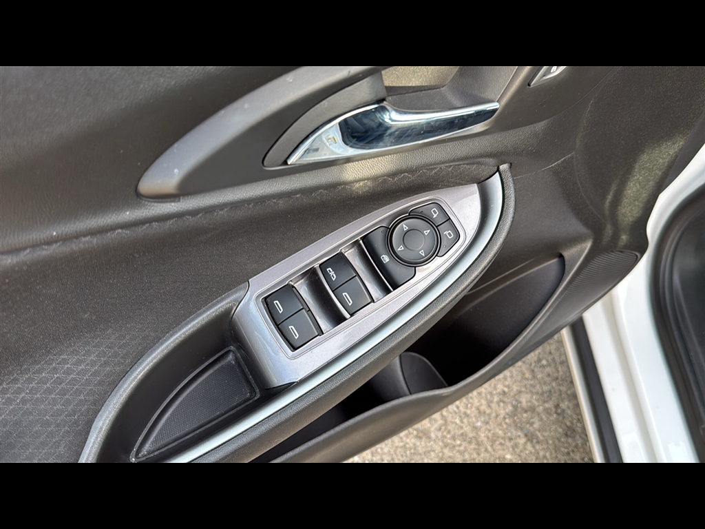 2023 Chevrolet Malibu 1LT photo 3