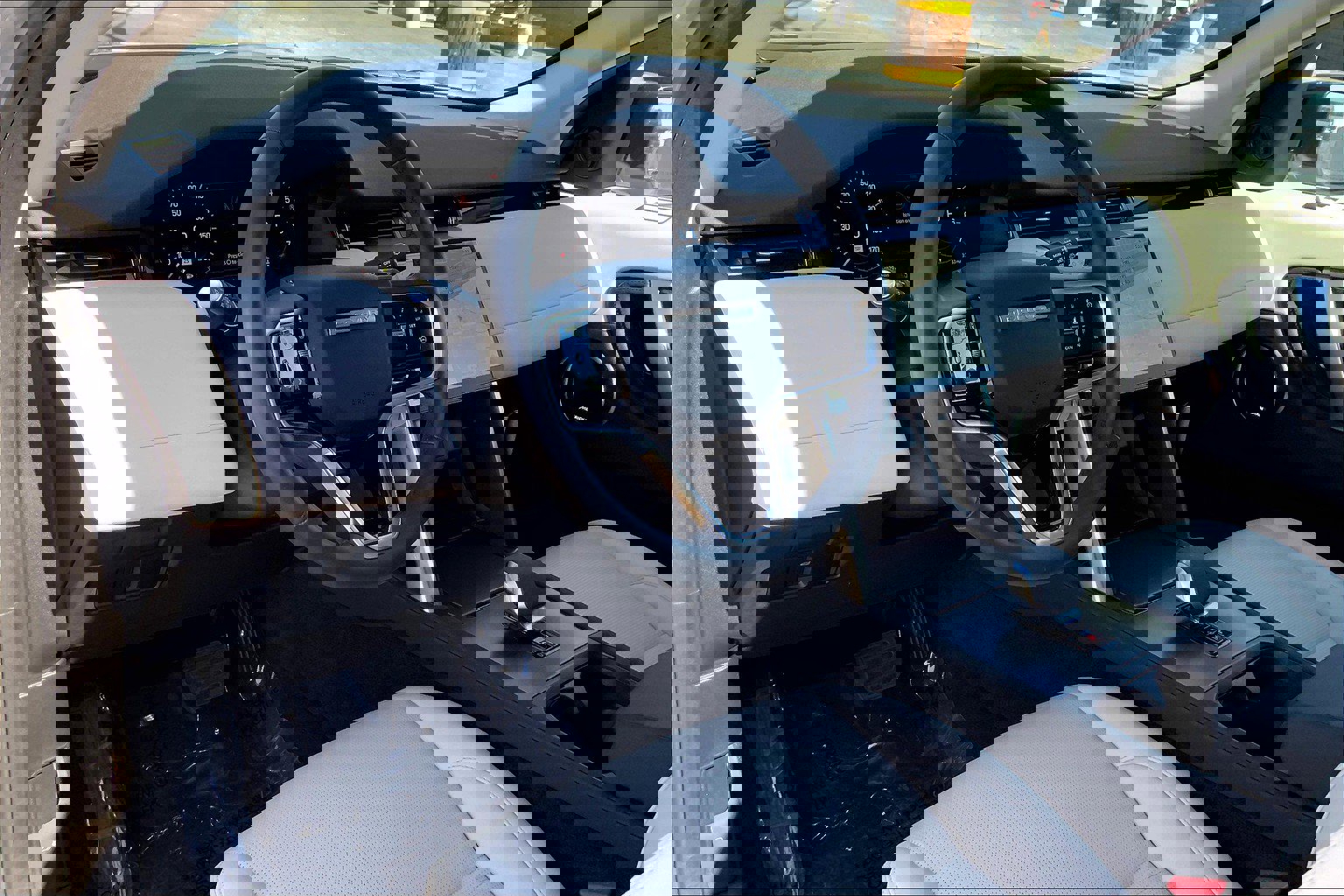 2024 Land Rover Discovery Sport S photo 17