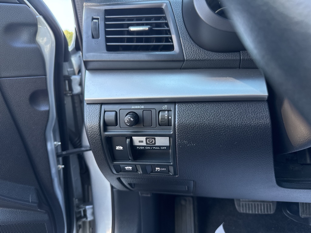 2014 Subaru Legacy 2.5i photo 14