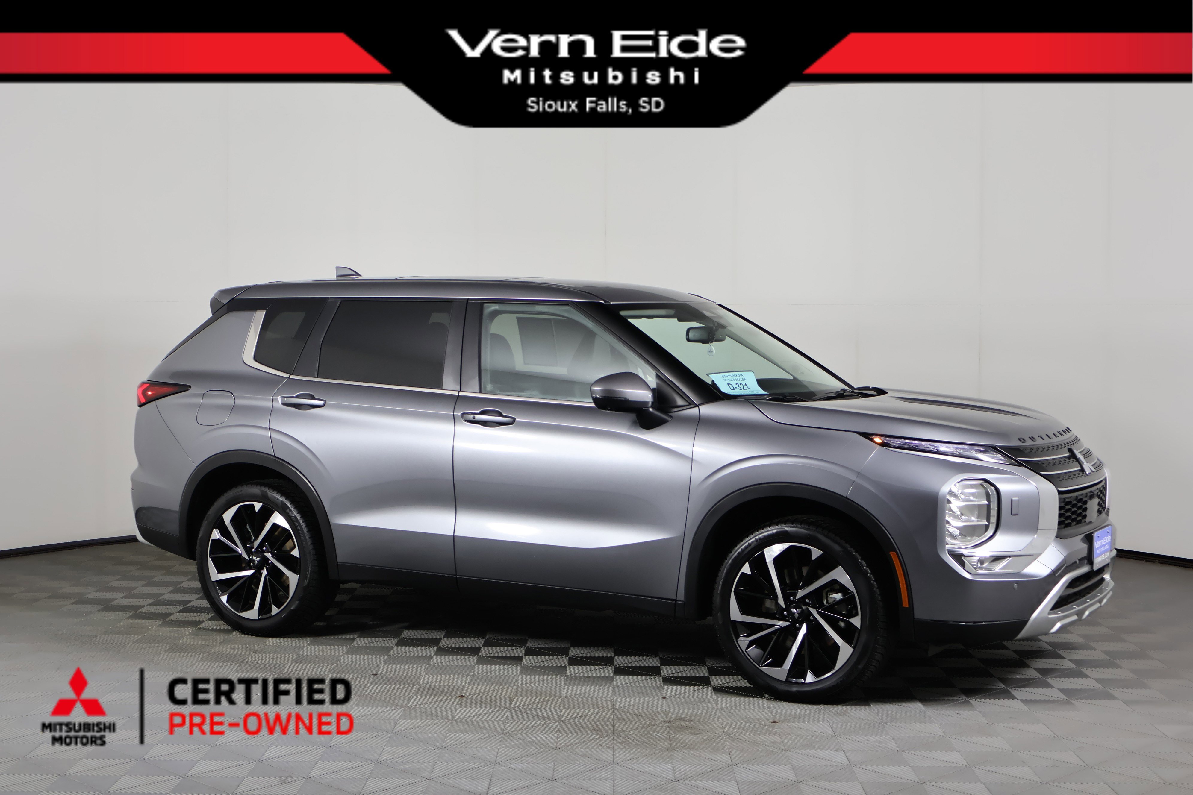 2023 Mitsubishi Outlander SE's photo