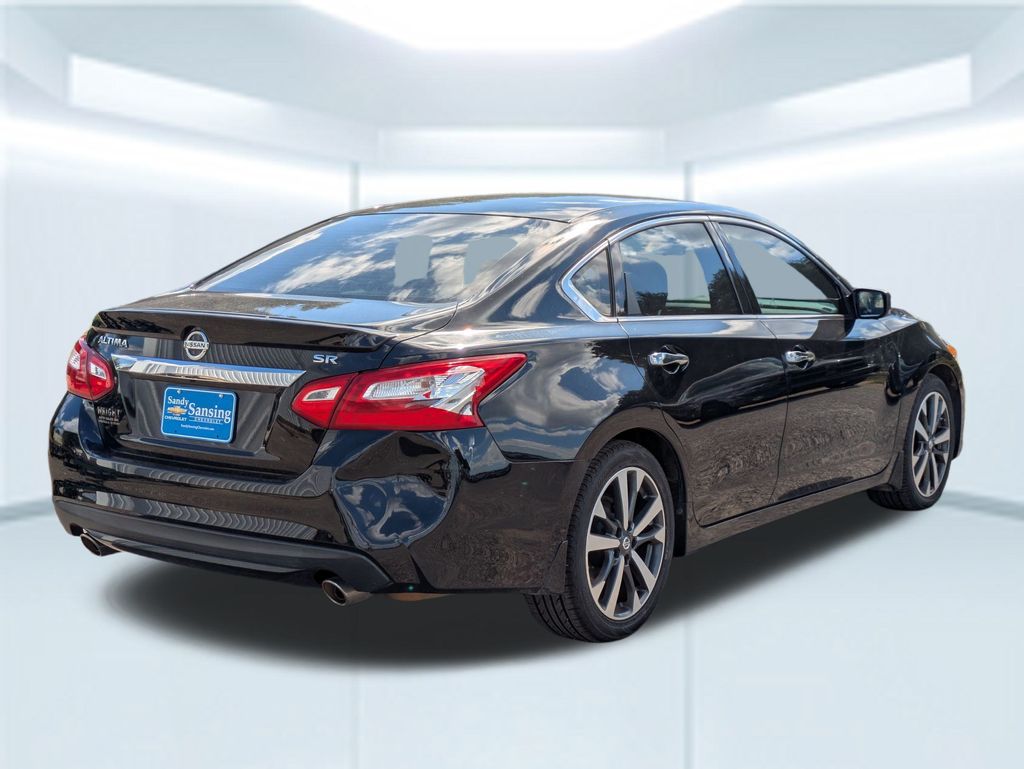 2016 Nissan Altima 2.5 SR photo 4