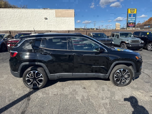 2022 Jeep Compass Limited photo 2