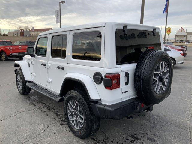 2025 Jeep Wrangler Sahara photo 4
