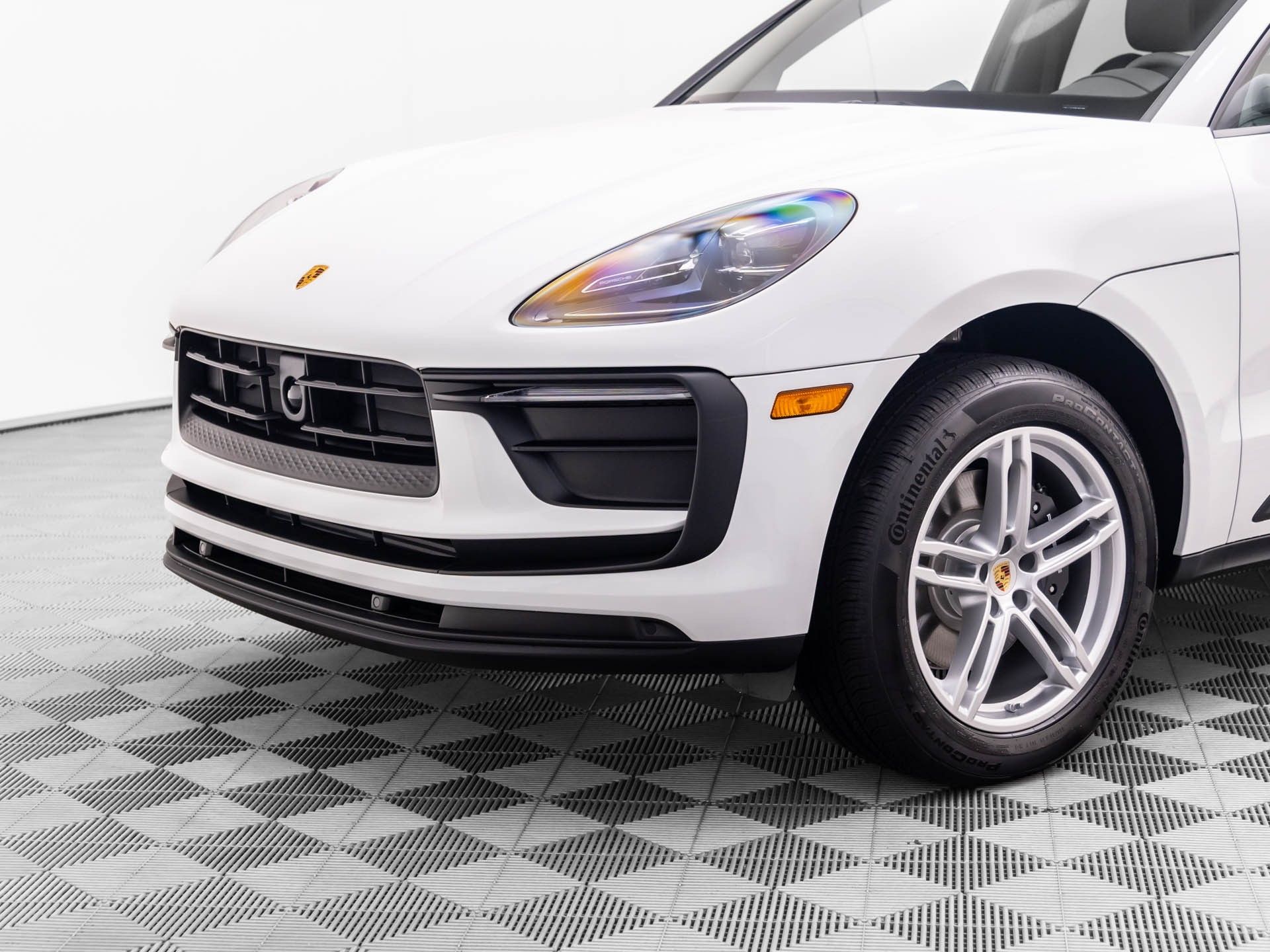 2025 Porsche Macan photo 31