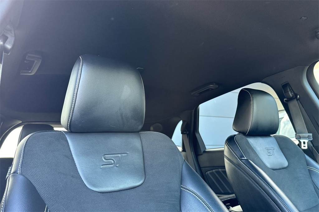 2020 Ford Edge ST photo 16