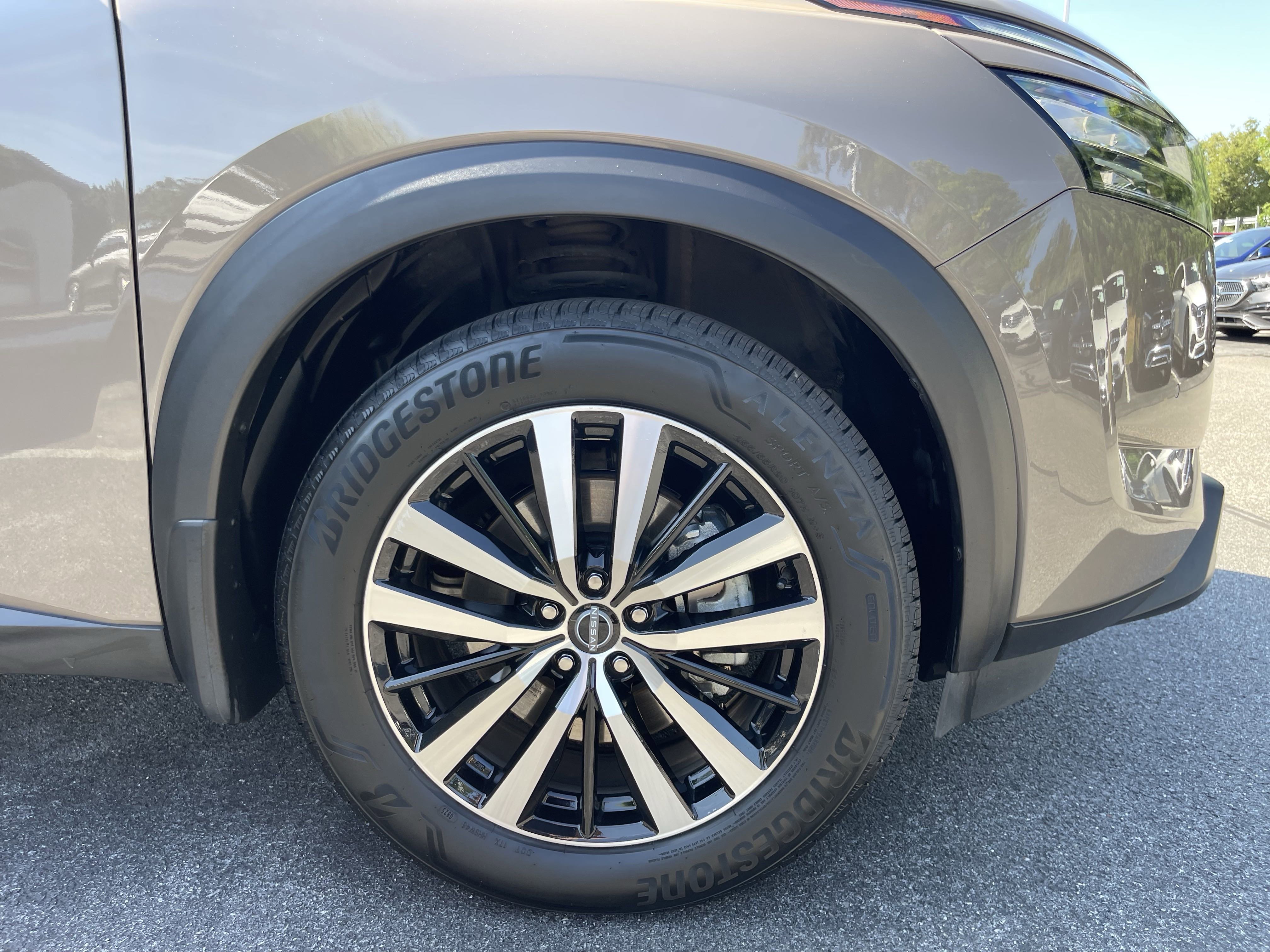 2024 Nissan Pathfinder Platinum photo 23
