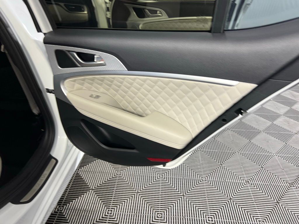 2022 Genesis G70 3.3T photo 22