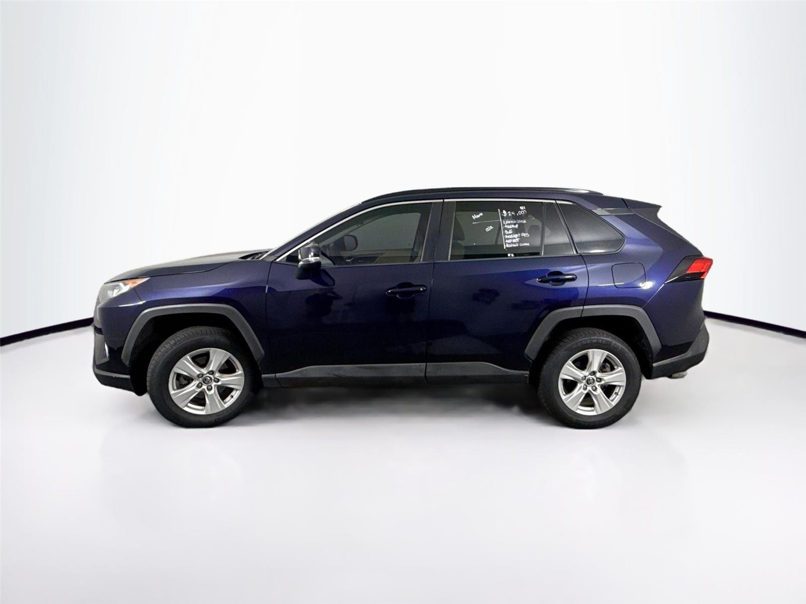 2020 Toyota RAV4 XLE photo 9