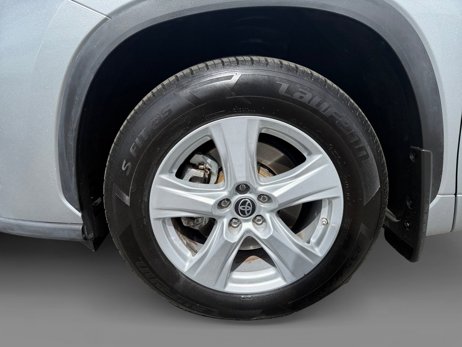 2022 Toyota Highlander LE photo 8