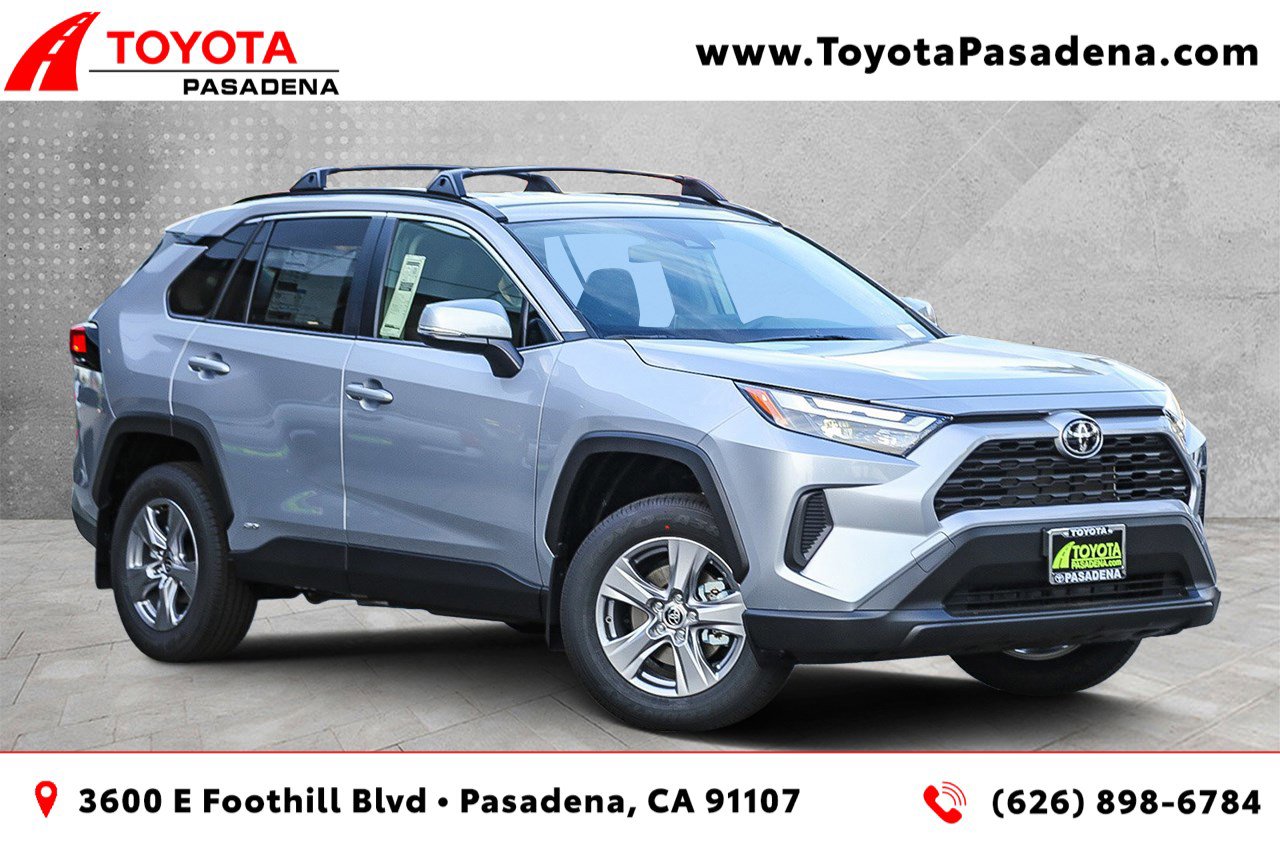 2025 Toyota RAV4 LE's photo