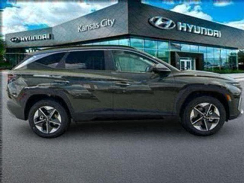2025 Hyundai Tucson SEL photo 2