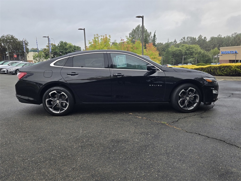 2022 Chevrolet Malibu 1LT photo 3