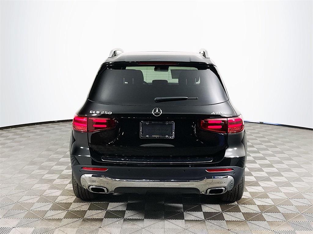 2026 Mercedes Benz GLB 250 4MATIC photo 4