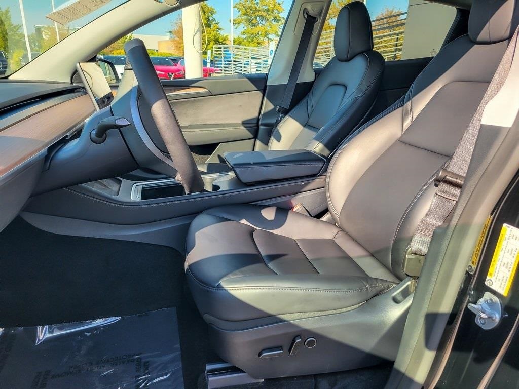 2025 Tesla Model Y Long Range photo 7