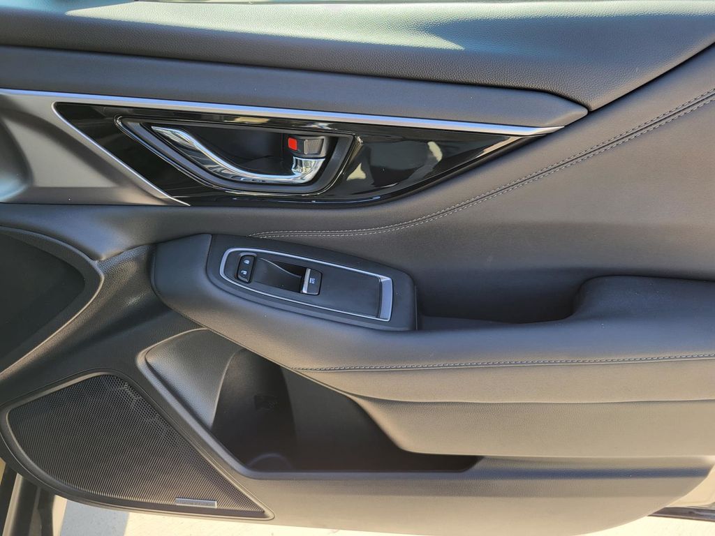 2023 Subaru Outback Touring XT photo 6