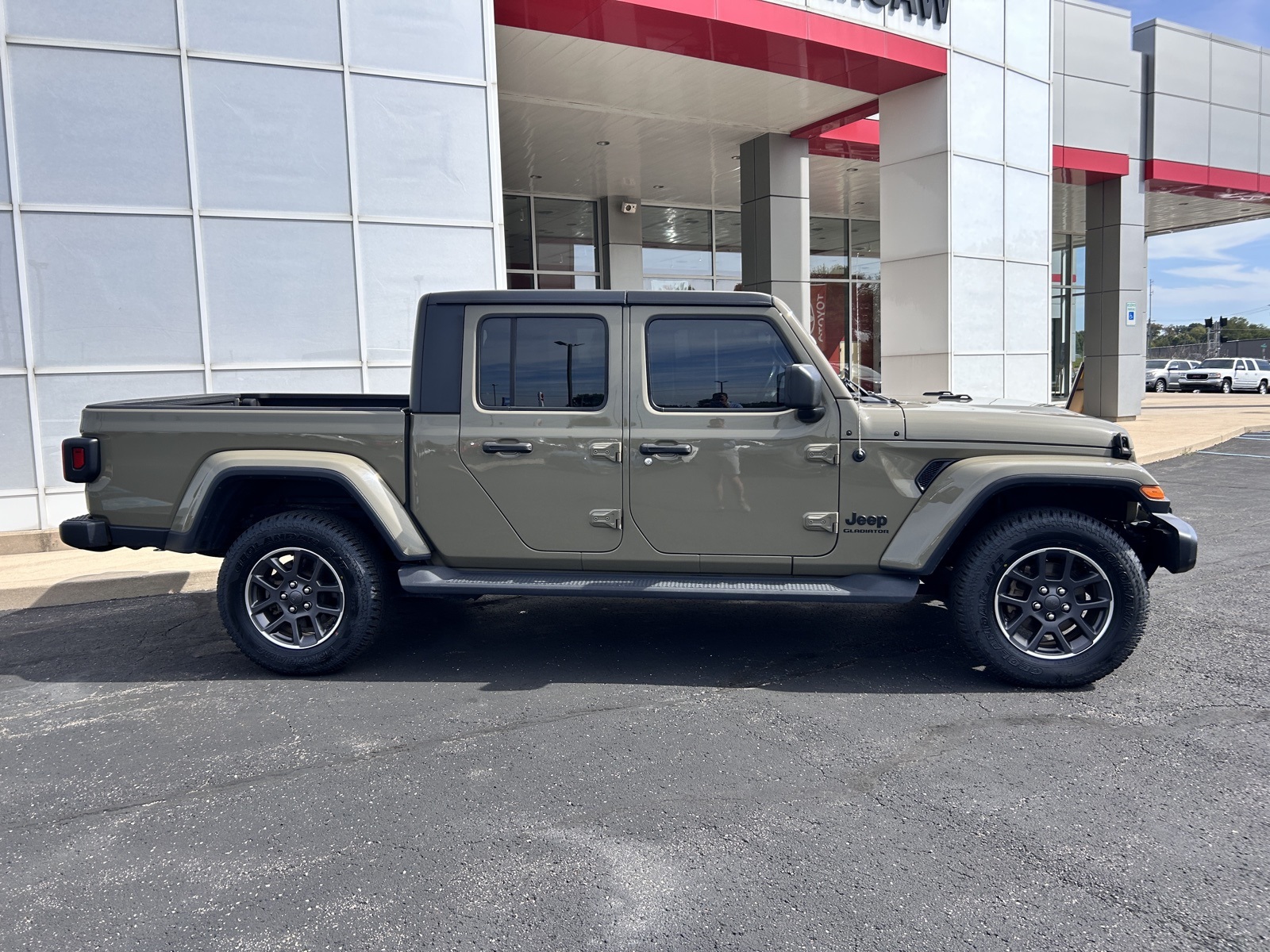 2020 Jeep Gladiator Sport photo 2