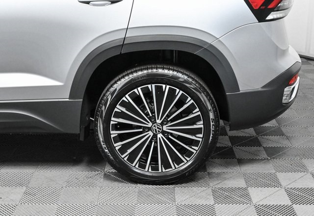 2025 Volkswagen Taos SE photo 28