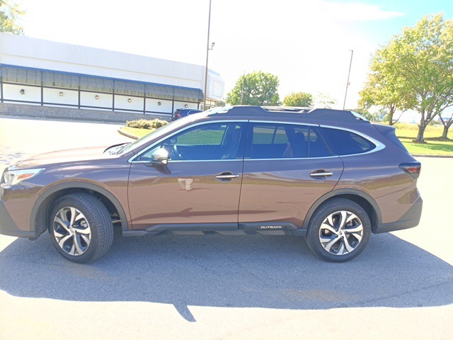 2022 Subaru Outback Touring XT photo 2