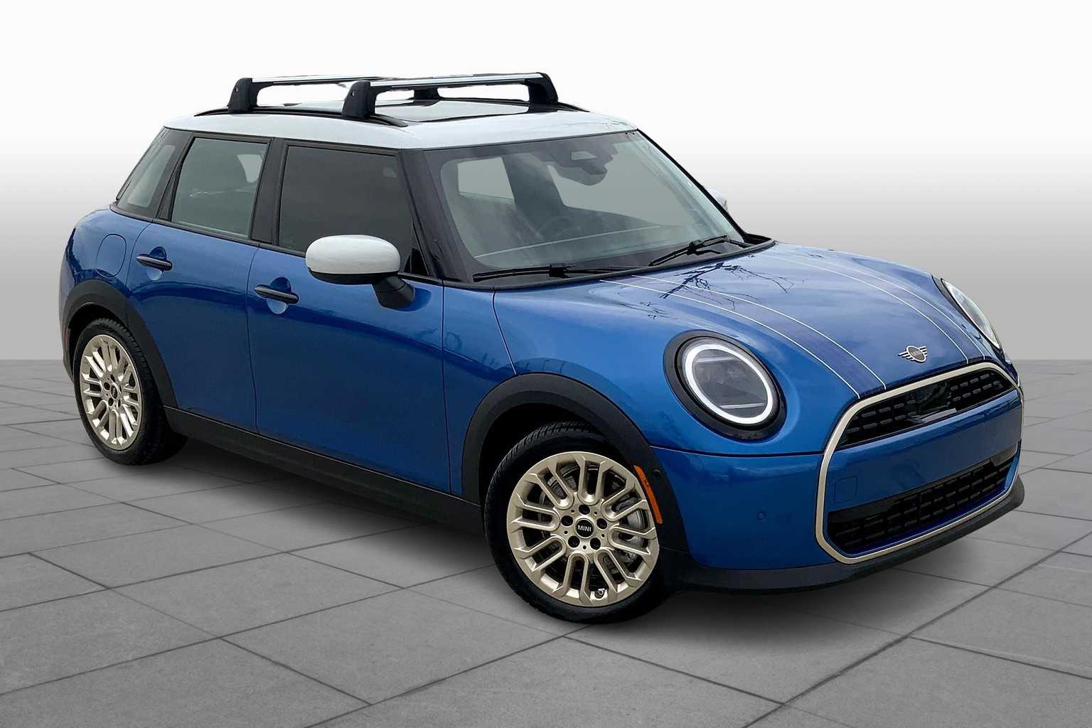 2025 Mini Cooper 4 Door Hardtop photo 2