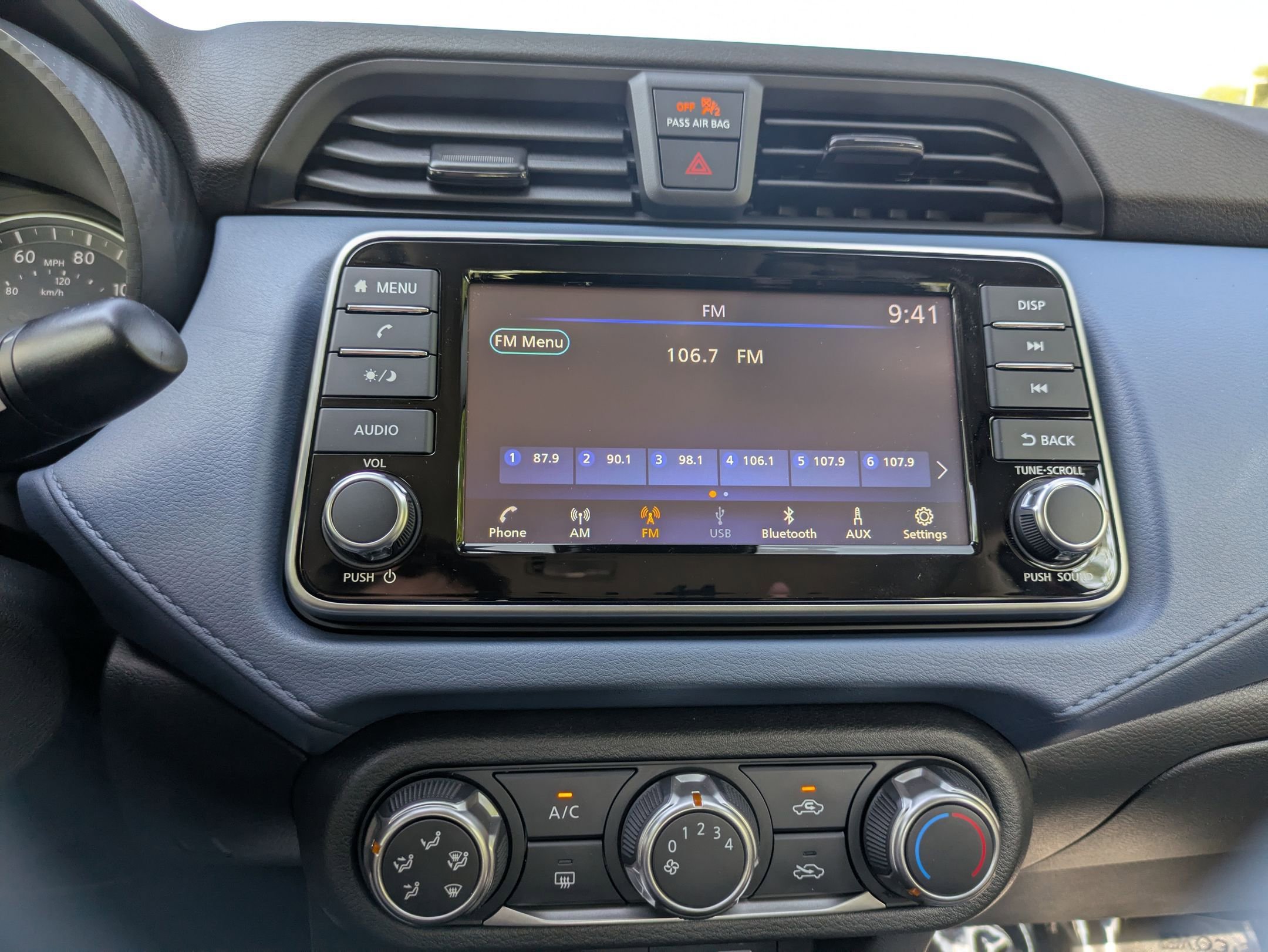 2025 Nissan Versa SV photo 14