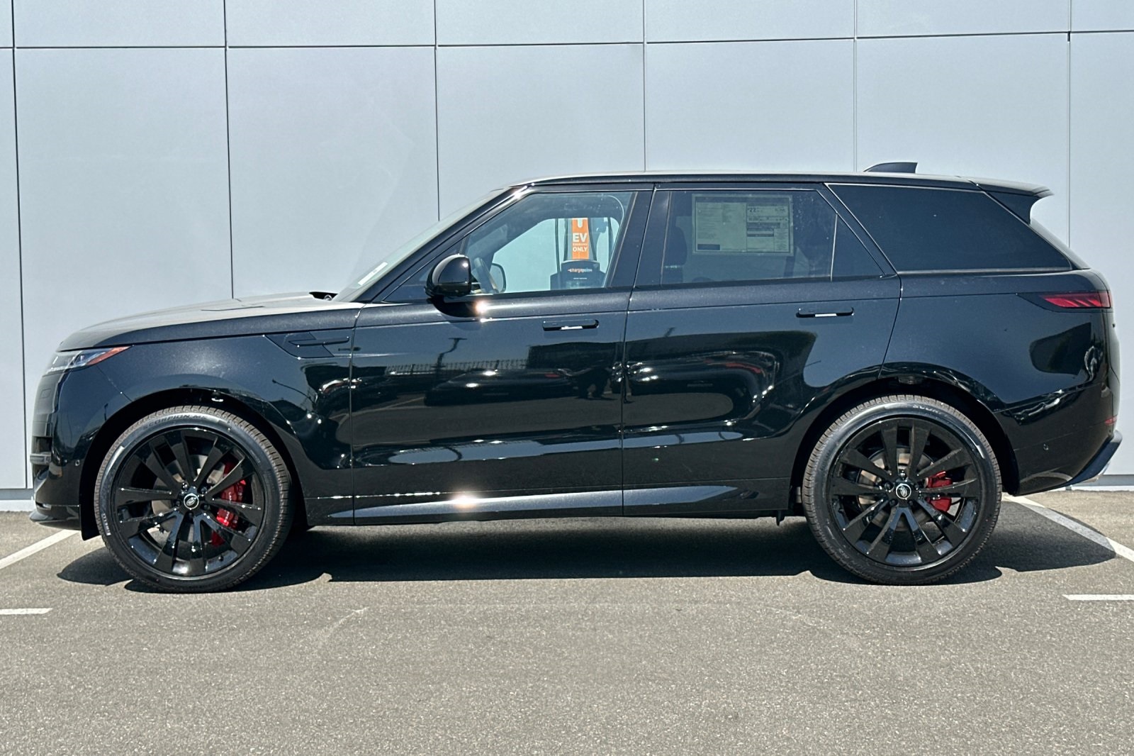 2025 Land Rover Range Rover Sport SE photo 2
