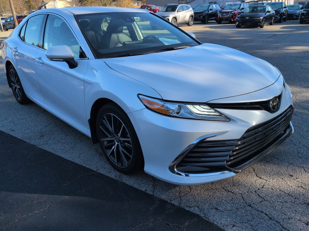 2021 Toyota Camry XLE photo 2