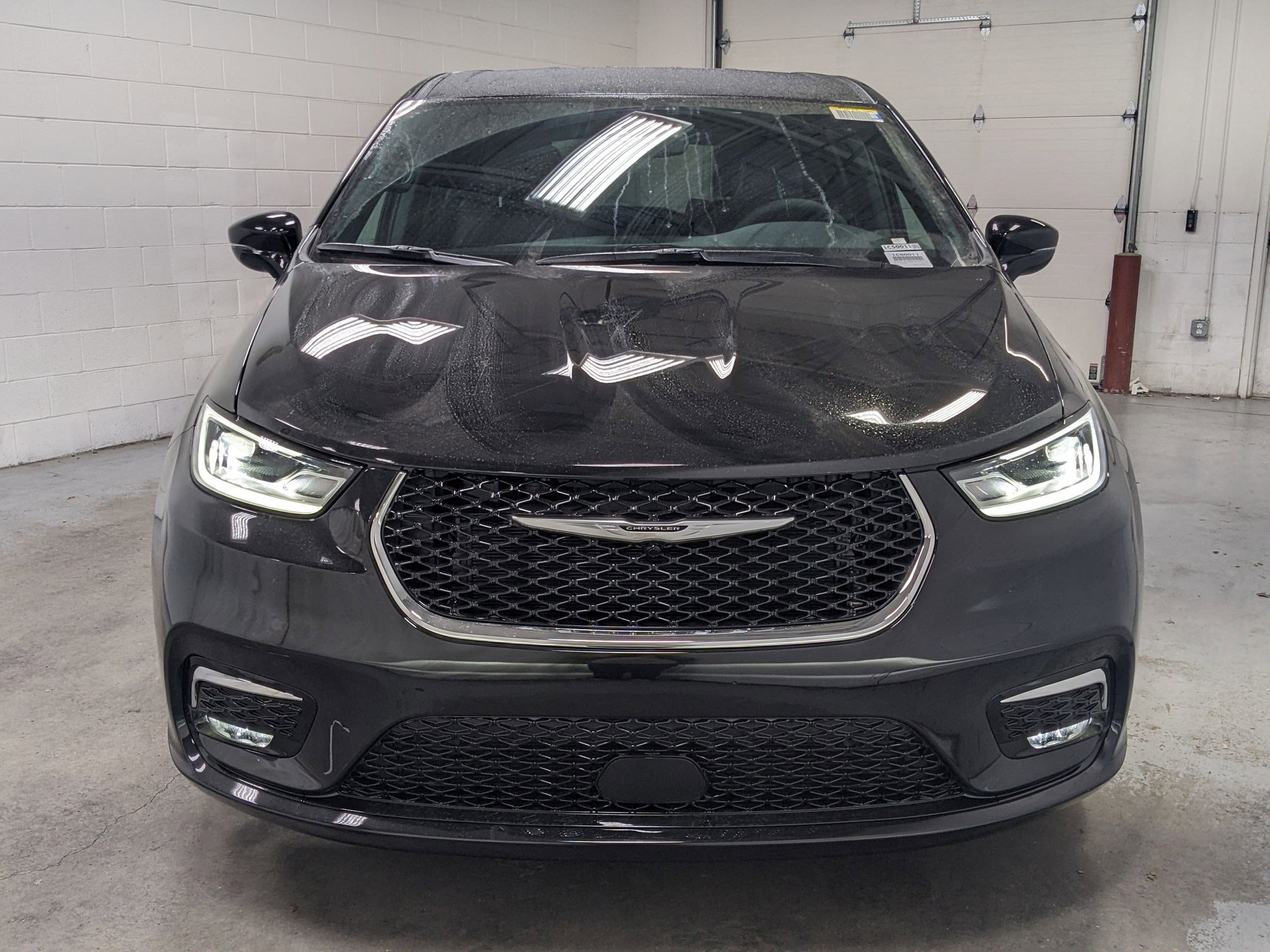 2025 Chrysler Pacifica Hybrid photo 6