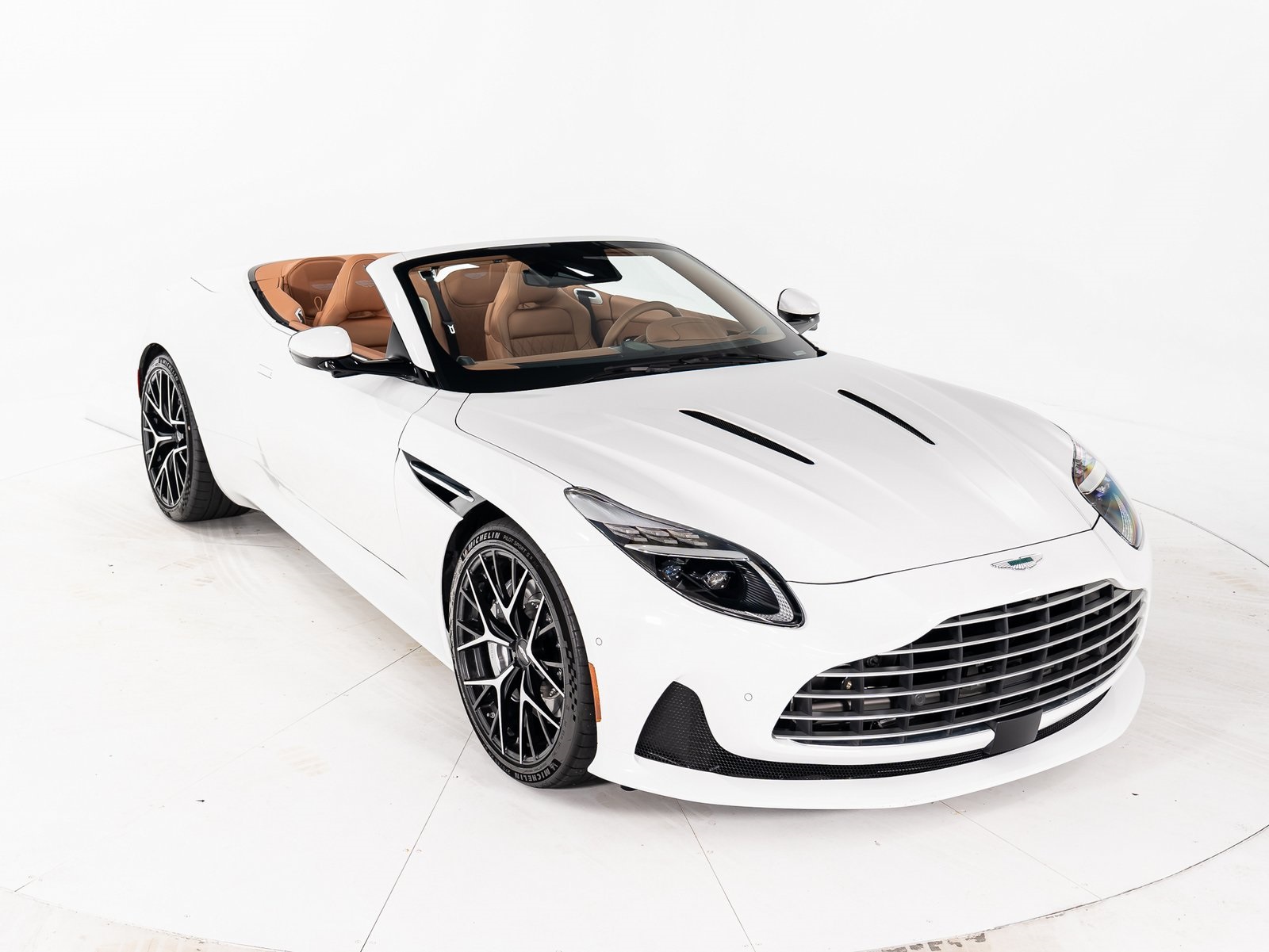 2025 Aston Martin DB12 photo 7