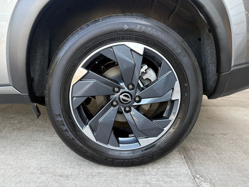 2024 Nissan Rogue SV photo 12