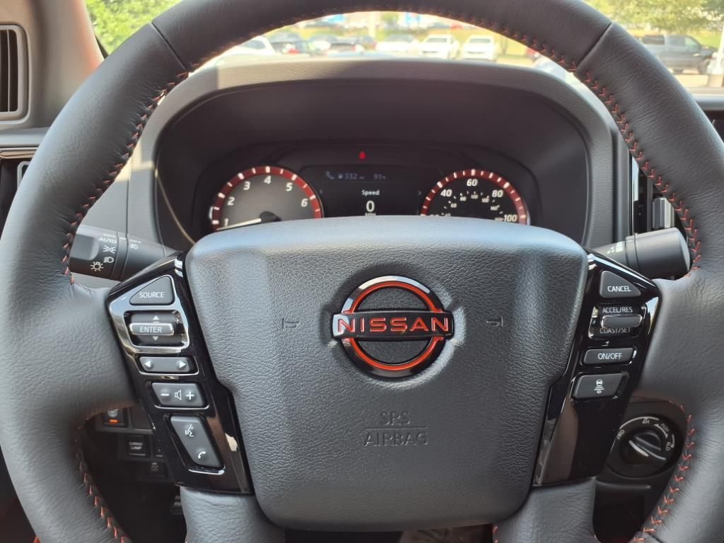 2025 Nissan Frontier PRO-4X photo 14