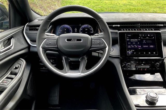 2025 Jeep Grand Cherokee Altitude X photo 2