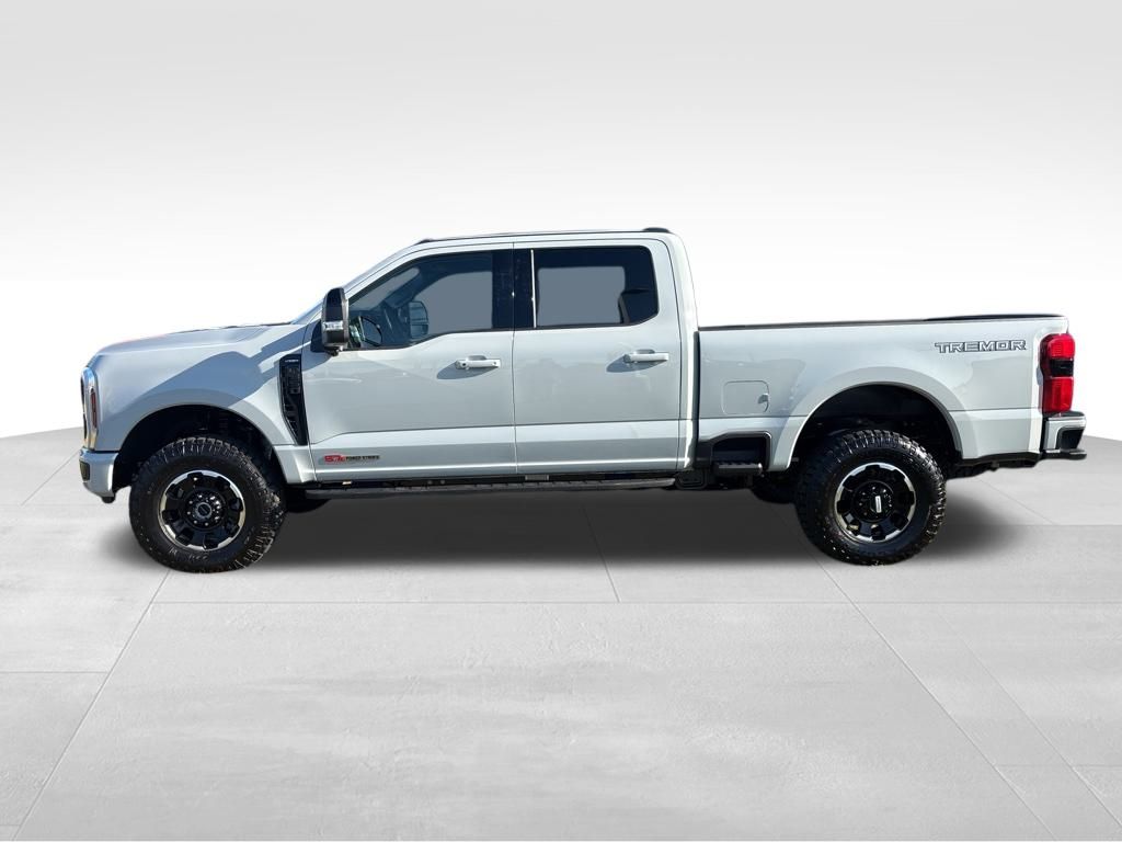 2025 Ford F-350 Lariat photo 2