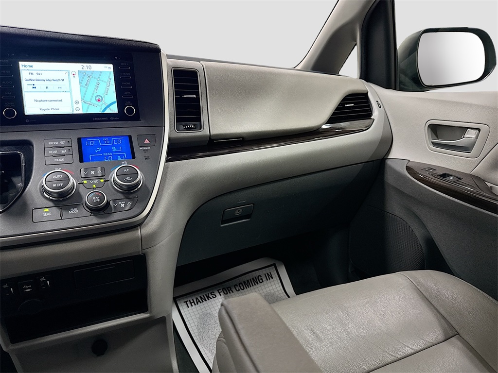 2020 Toyota Sienna XLE photo 4