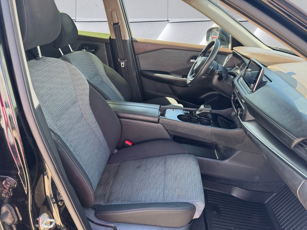 2023 Nissan Rogue SV photo 14