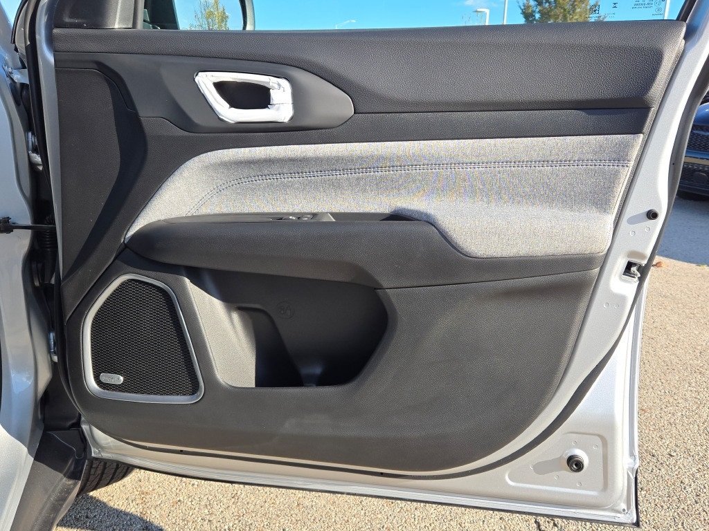 2025 Jeep Compass Latitude photo 6