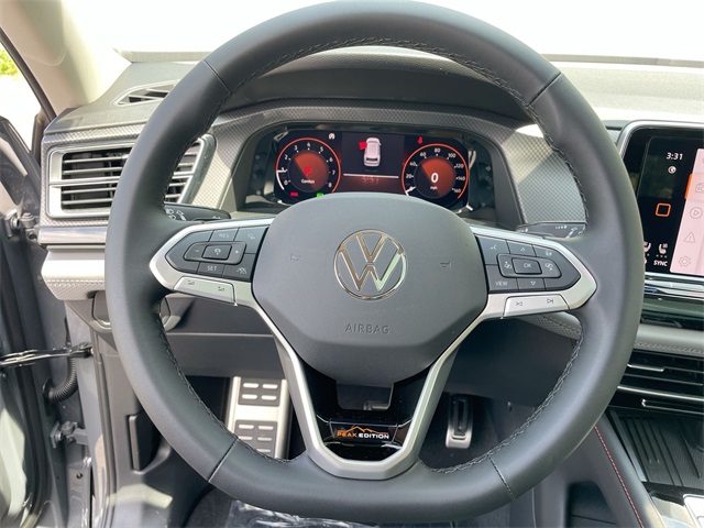 2025 Volkswagen Atlas Peak Edition SE Technology photo 30