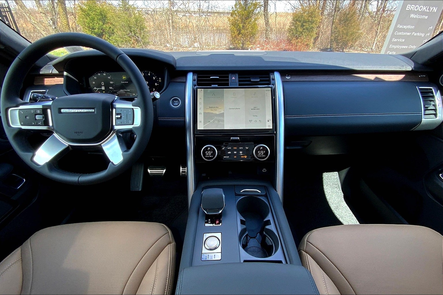 2025 Land Rover Discovery SE photo 4