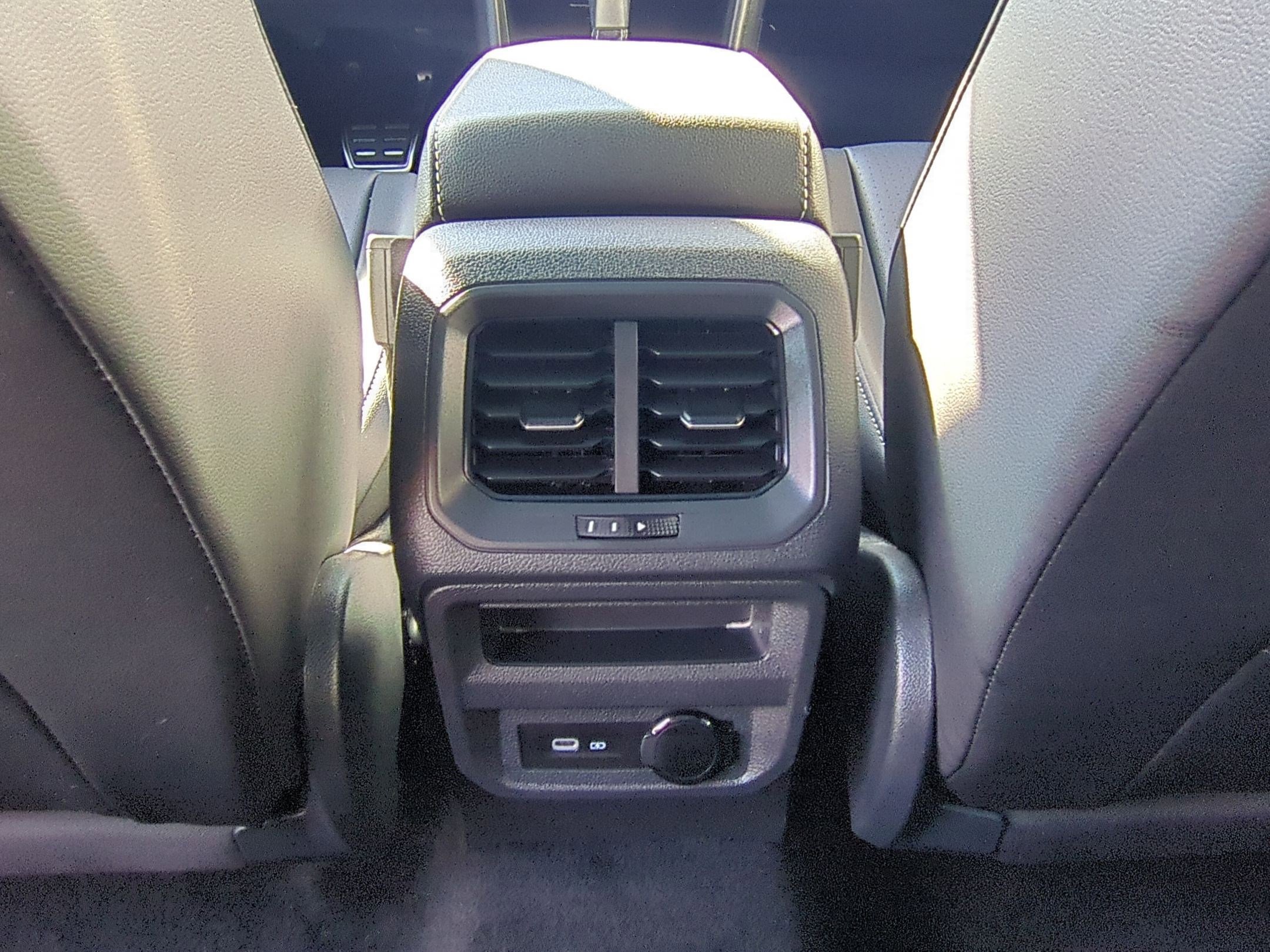 2024 Volkswagen Tiguan SE R-Line Black photo 25