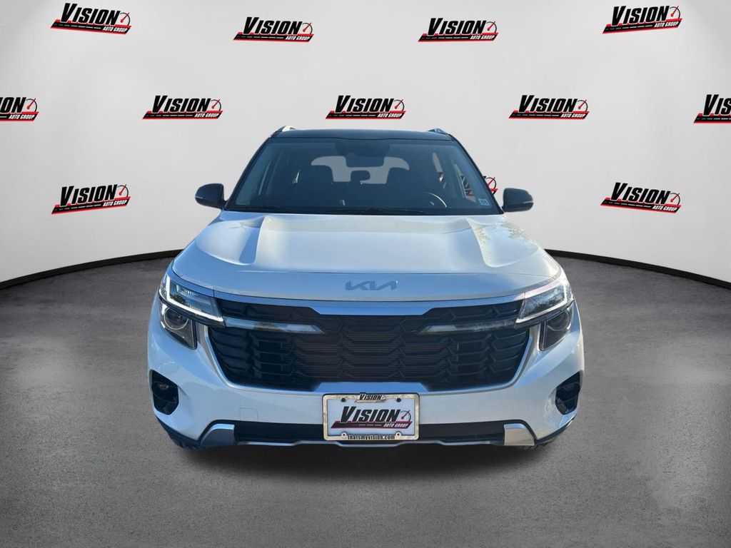 2025 Kia Seltos S photo 2