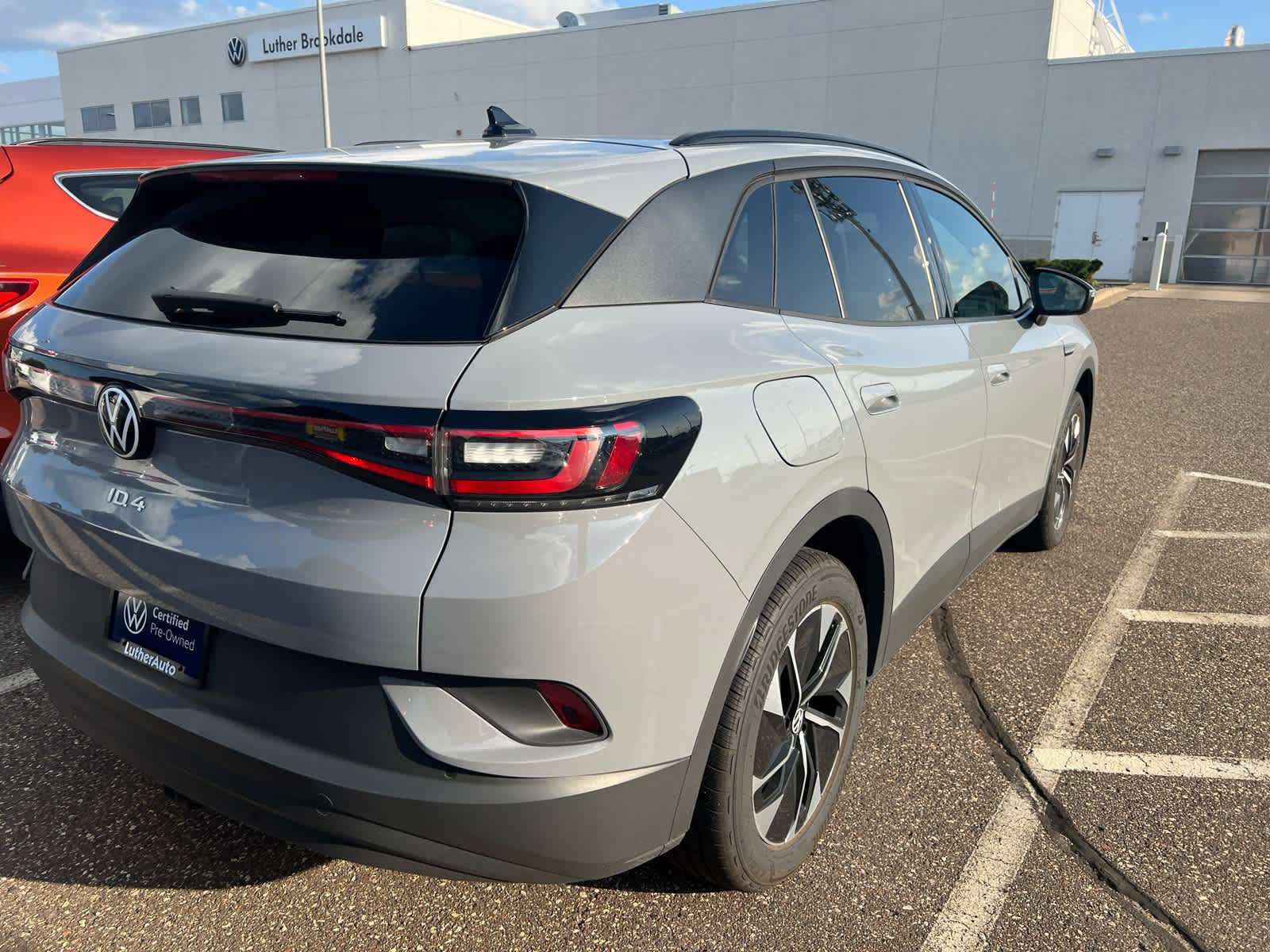 2022 Volkswagen ID.4 Pro photo 3